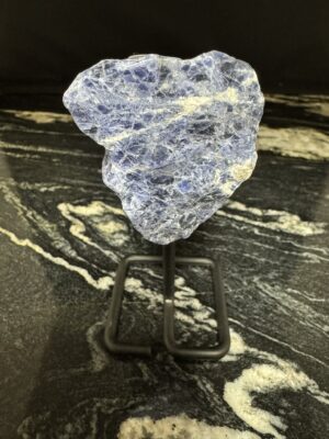 Sodalite du Brésil sur socle